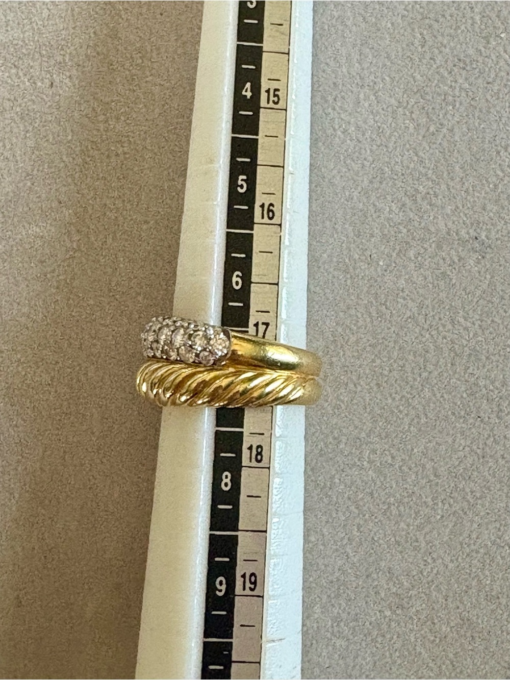 David Yurman 18K Gold Band Ring with Pavé Diamond - Picture 9 of 13